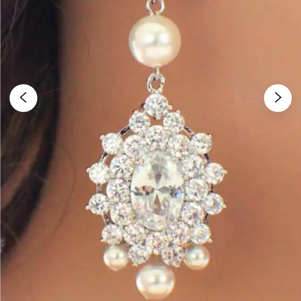 Necklace and earrings set!